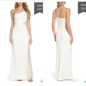 MOVING SALE ‼️ 
Worn Once: Maria Bianca Nero Olivia Lace 1-Shoulder Gown